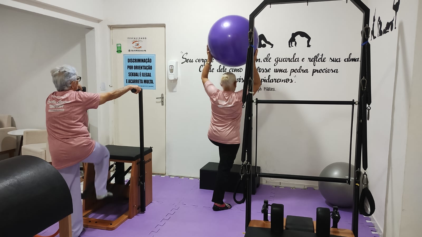 Sessão de Pilates - Exercício 1